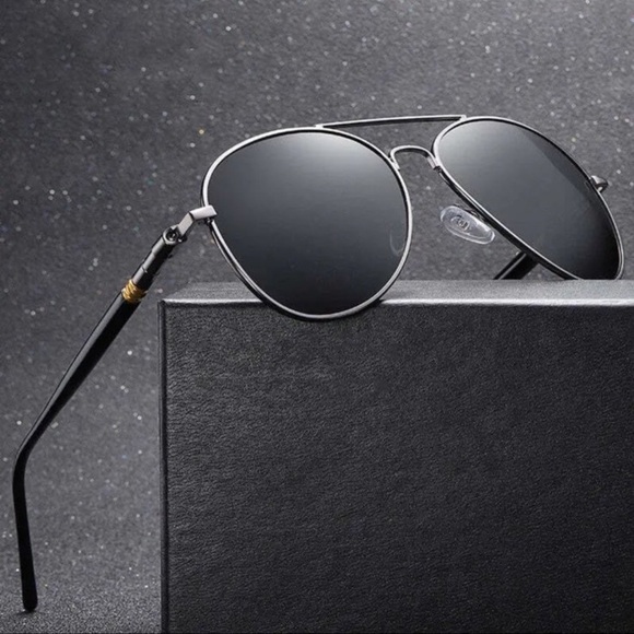 Mens Metal Aviator Sunglasses Gunmetal Gray Frames Polarized Lenses New - Picture 1 of 8